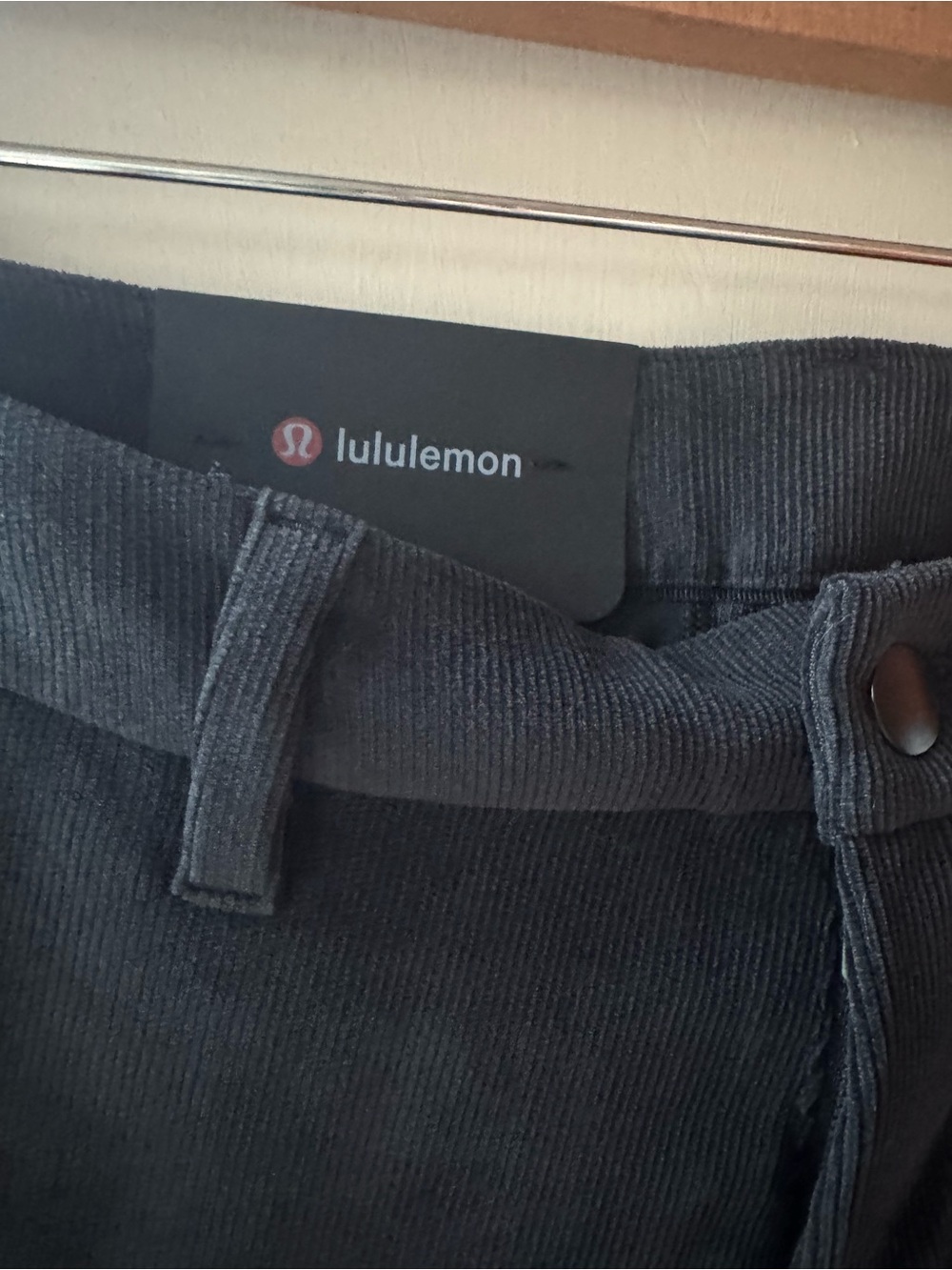 Lululemon ABC Slim-Fit Trouser Pant 32L
Cord NWT, Black